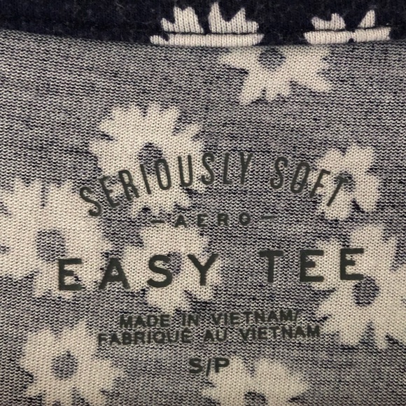 It is dark blue cropped floral t-shirt. - Picture 4 of 4